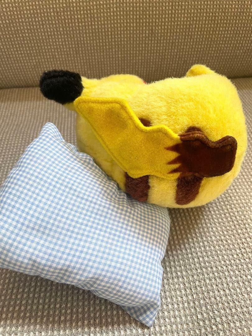 【希少】TOMY初期ピカチュウ ぬいぐるみ クッション付き　おやすみピカチュウ