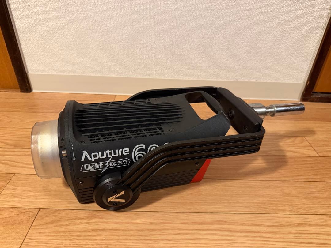 (中古) Aputure LS 600d (ダボ:26パイ) + F10レンズ