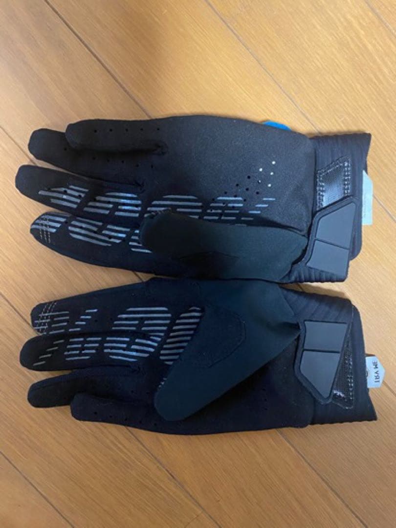 COGNITO SMART SHOCK グローブ　Kanye west着用