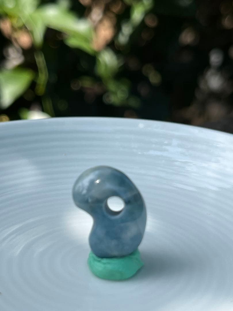 糸魚川翡翠　コン沢勾玉　天然石　パワーストーン　日本の国石