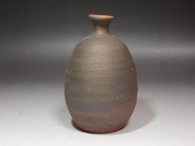 ☆　岡田輝　備前徳利　味わいのある曲線の一品☆y235