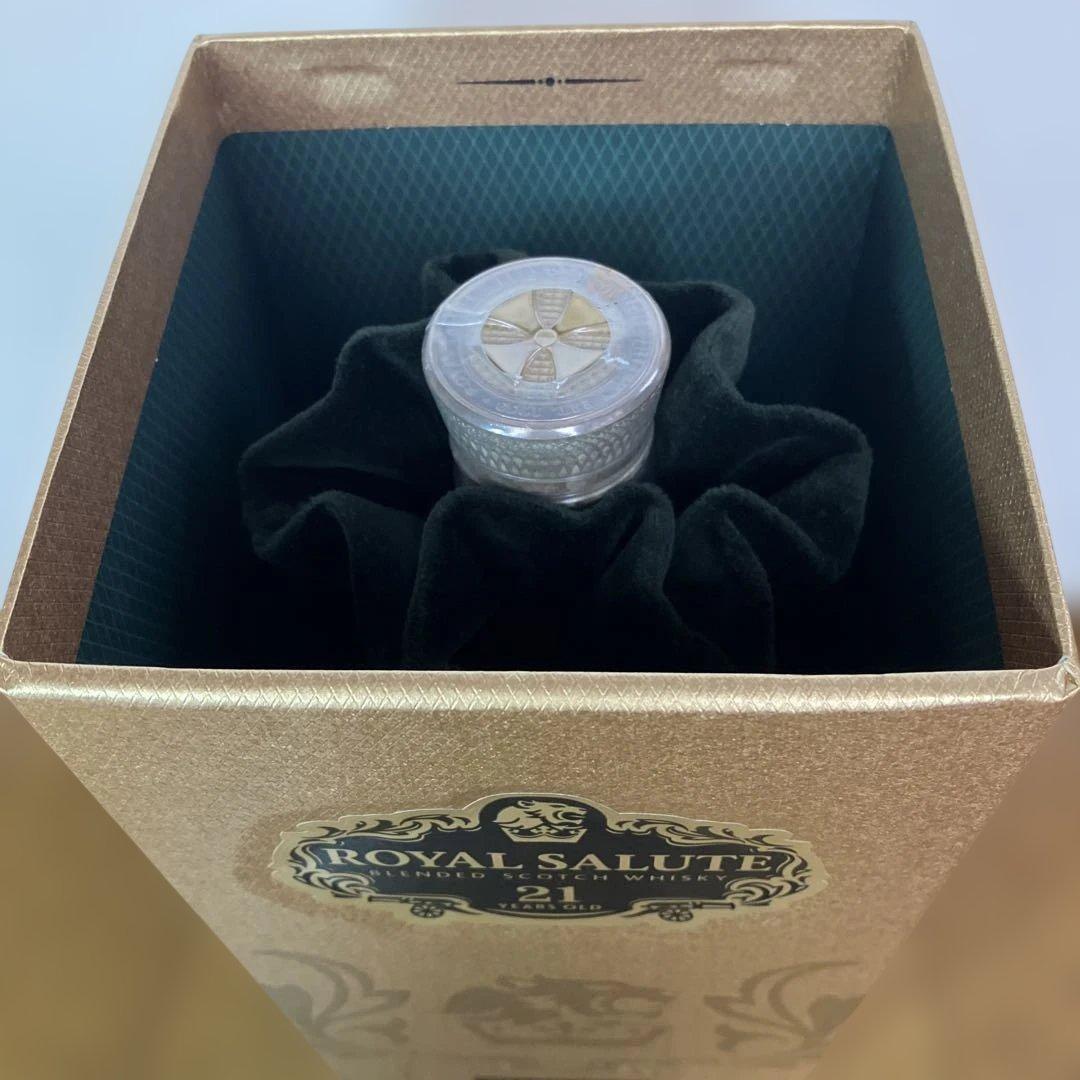 【未開栓・美品】 SALUTE ロイヤルサルート 21年 緑陶器