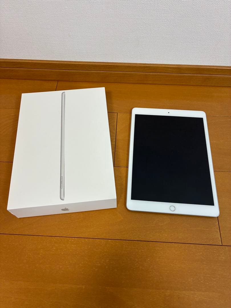 Apple iPad シルバー 本体 第8世代　箱付き