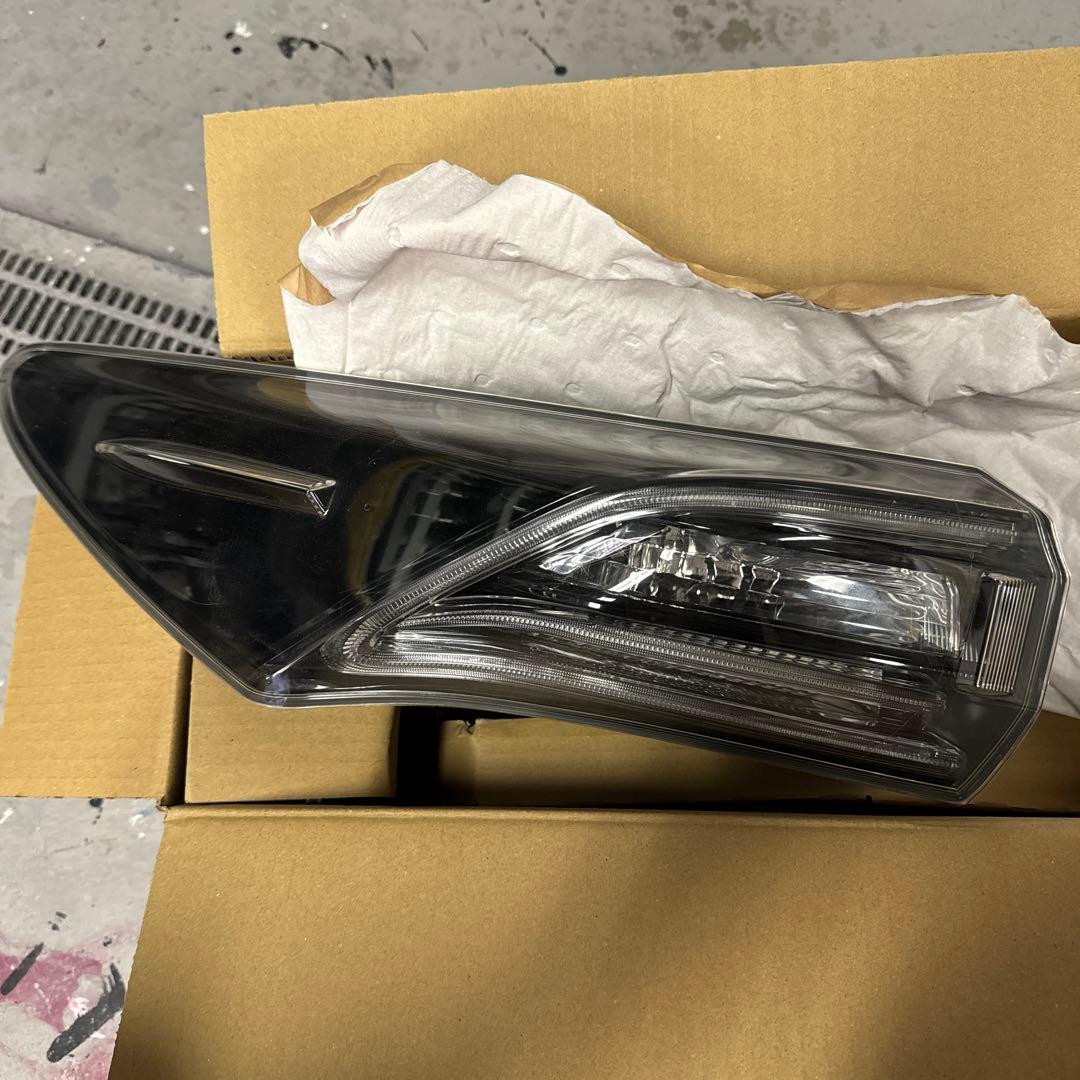 TOYOTA ハリアー　左テール