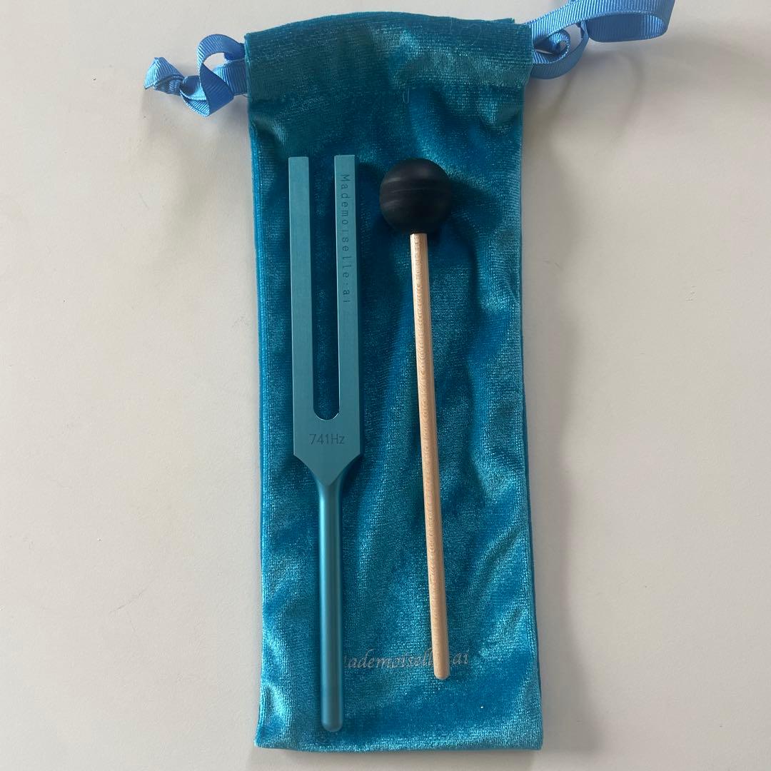 マドモアゼル愛 音叉 チューナー