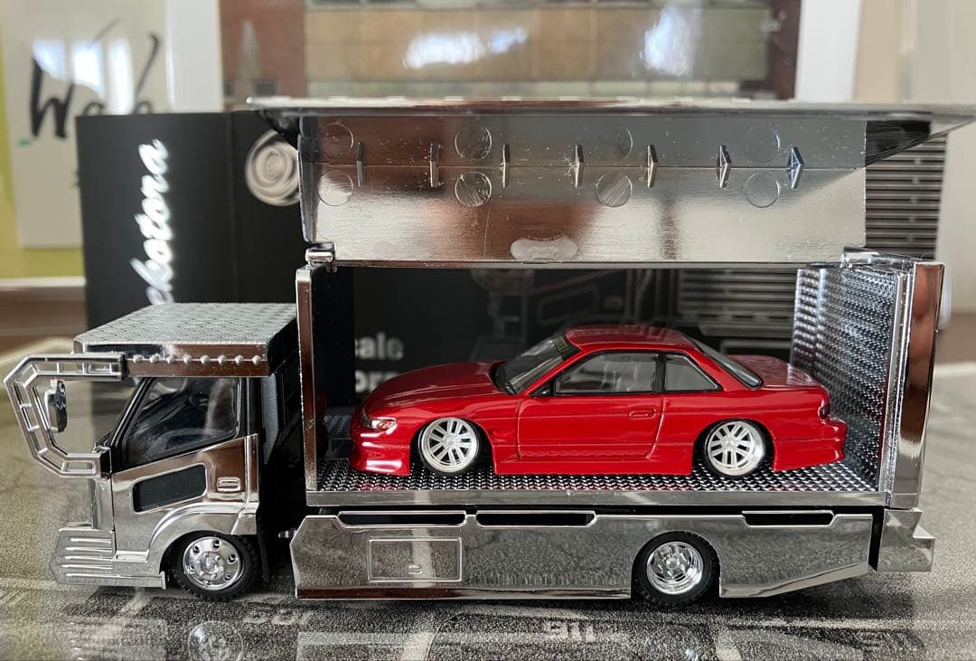 シルバー トラック型ミニカー 1/64