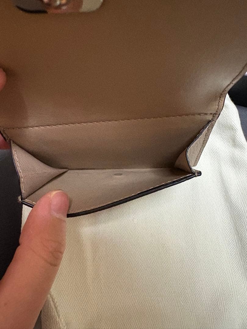 柿*い様 LOEWE ベージュレザー 三つ折り財布