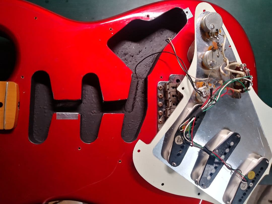 Fender japan　フェンダージャパン　ストラトキャスター　スキャロップ