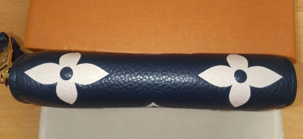 三連休限定値下げ☆未使用☆ヴィトン ジッピーパース モノグラムアンプラント