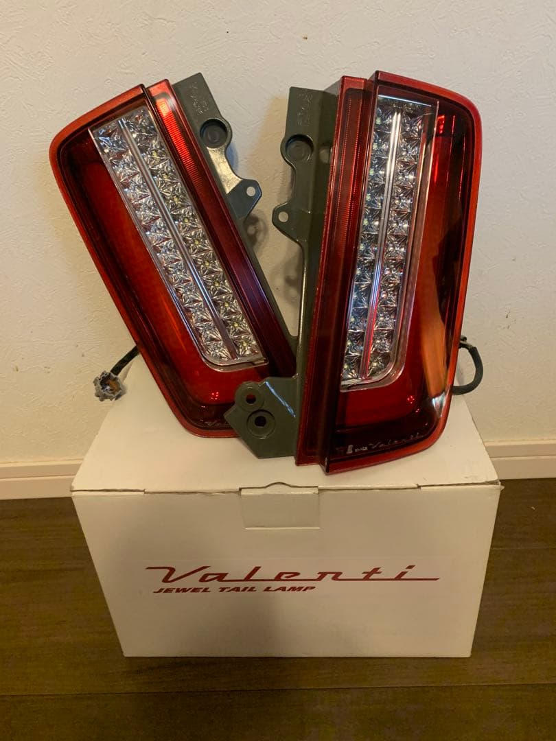 E52 エルグランド Valenti （ヴァレンティ）テールランプ レッド
