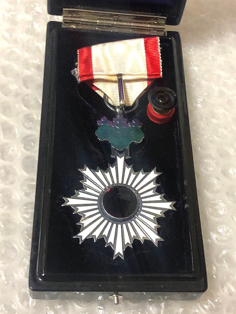 勲六等単光旭日章 旧字共箱 略綬付 襟章 記章 旧日本軍 大日本帝国 陸軍 海軍