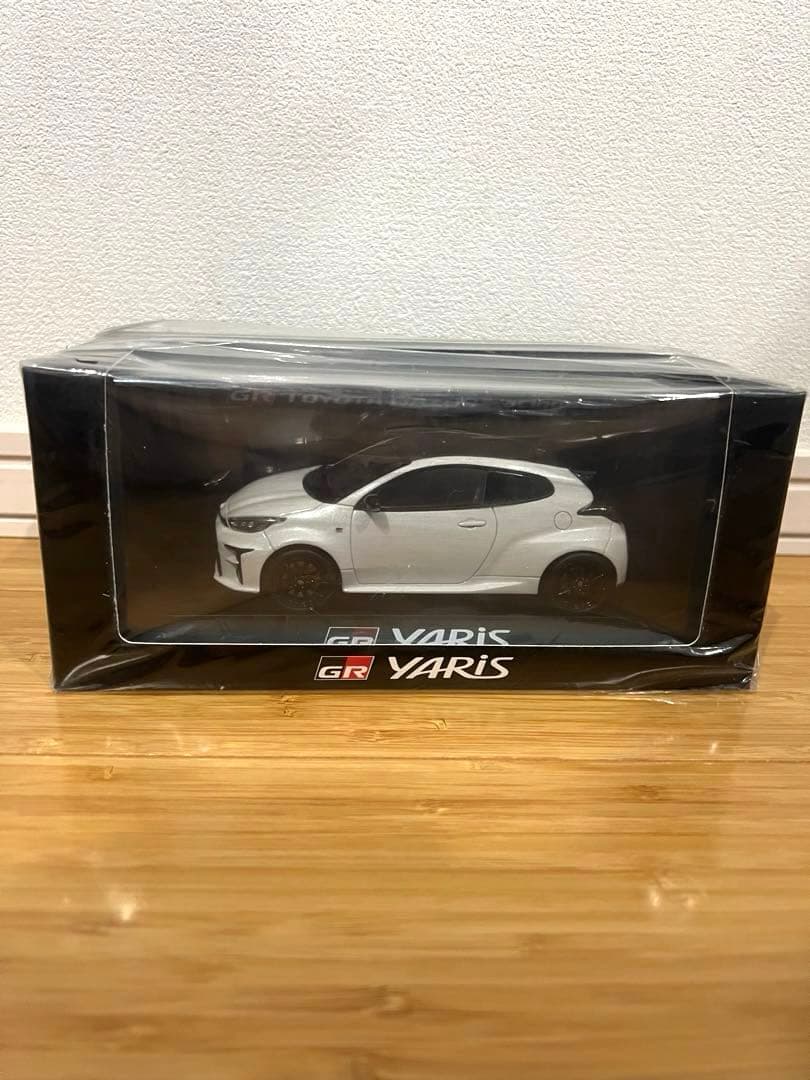 非売品　新品未開封　GR YARIS 1/30スケールミニカー プラチナホワイト