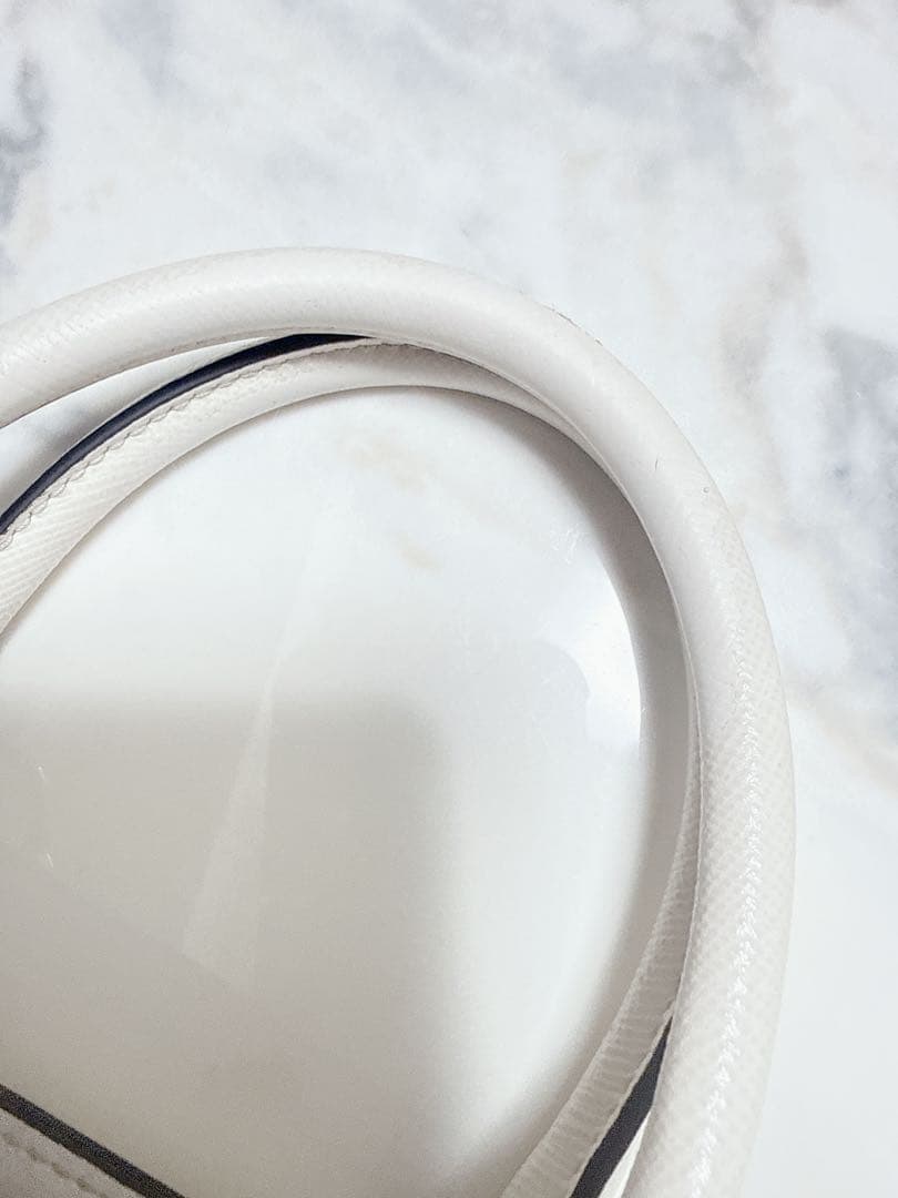 プラダ　トートバッグ　ハンドバッグ　ショルダーバッグ　ホワイト