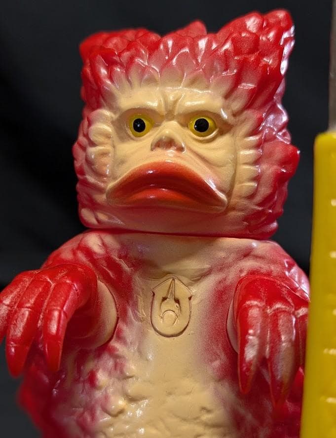 東京タワーガラモン赤「ウルトラQ」登場怪獣（Ｍ１号）台座付ソフビフィギュア非売品