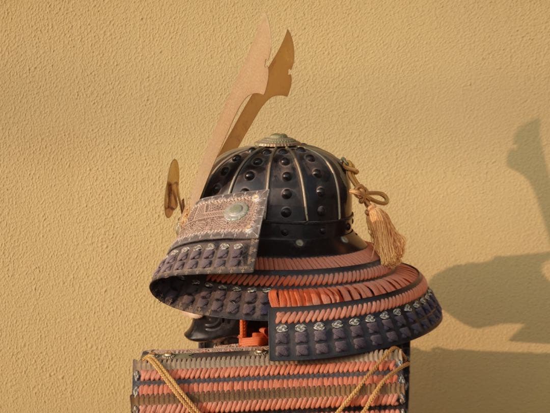 送料無料 等身大 現代甲冑 鎧 黒胴当世素掛 緋縅 具足一式 日本製 鎧立て付