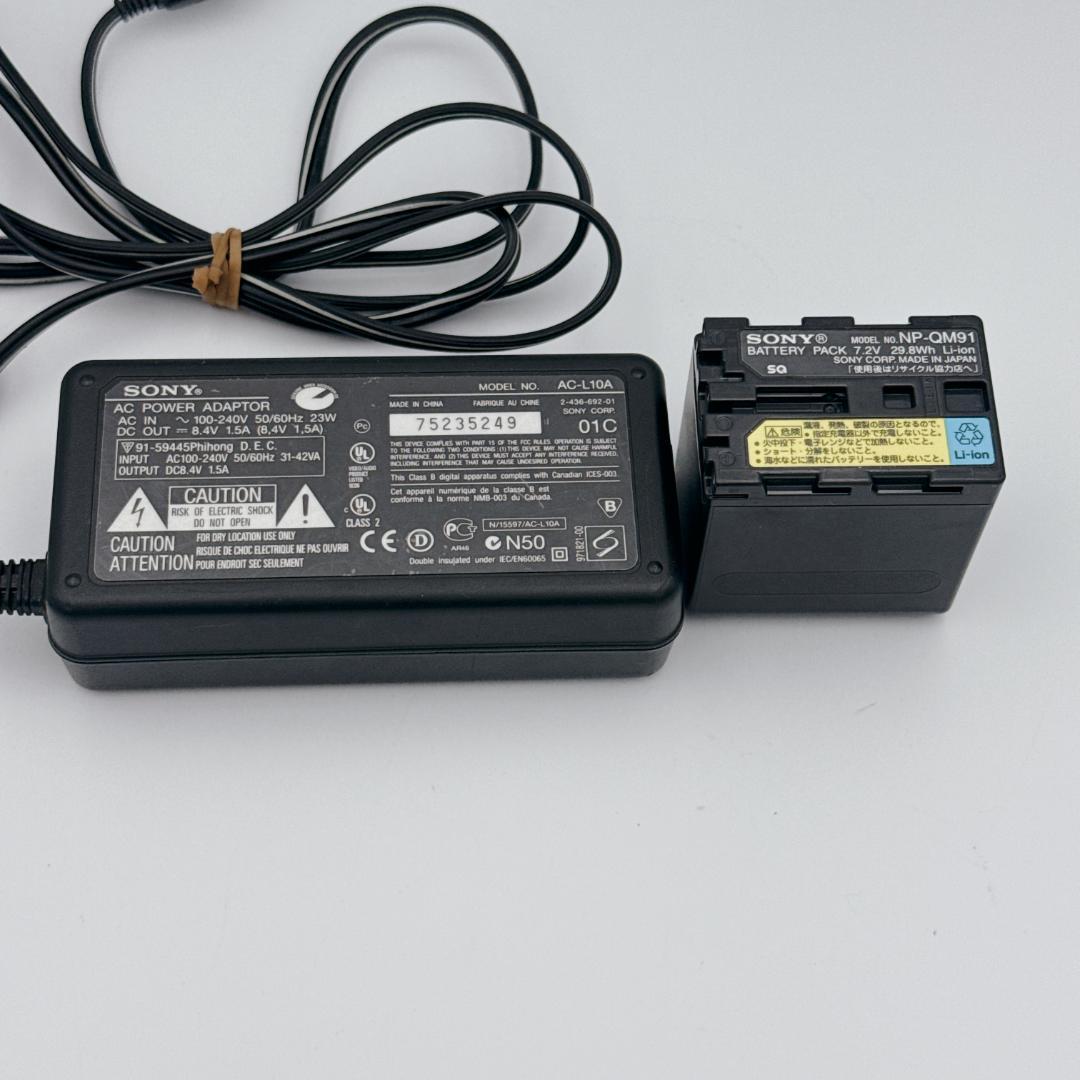 【美品】SONY Handycam DCR-PC100 MiniDVデジタルビデ