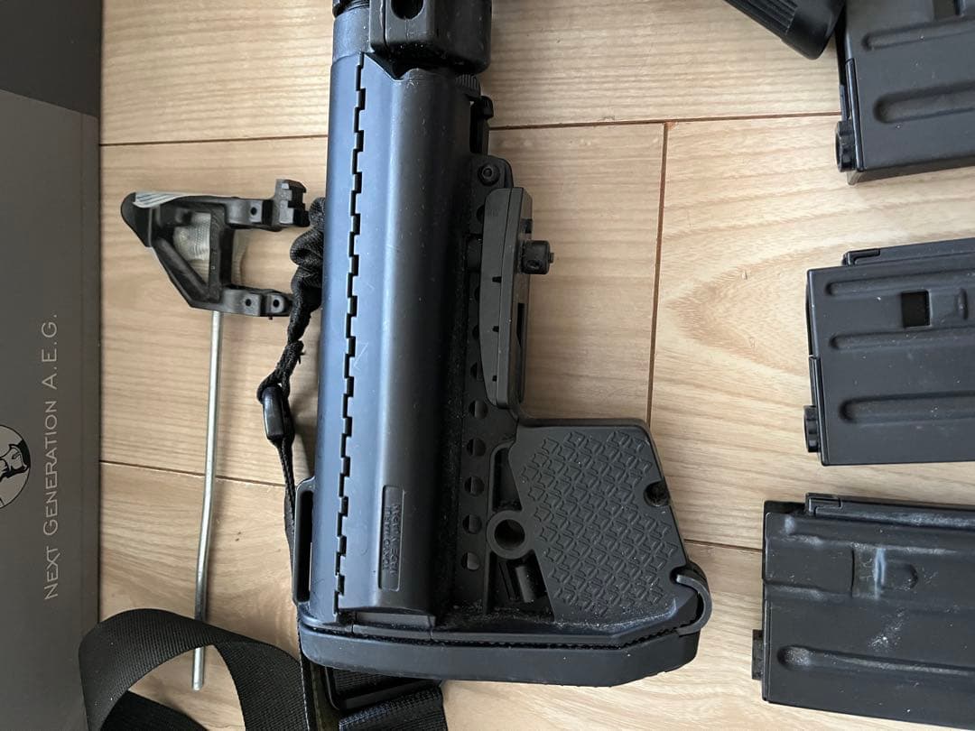 東京マルイ CQB-R M4 カスタム＋充電器＋専用バッテリー付き