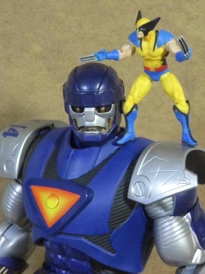 ふ*み様 中古品　X-MENウルヴァリン マーベルユニバース　センチネル　全高４