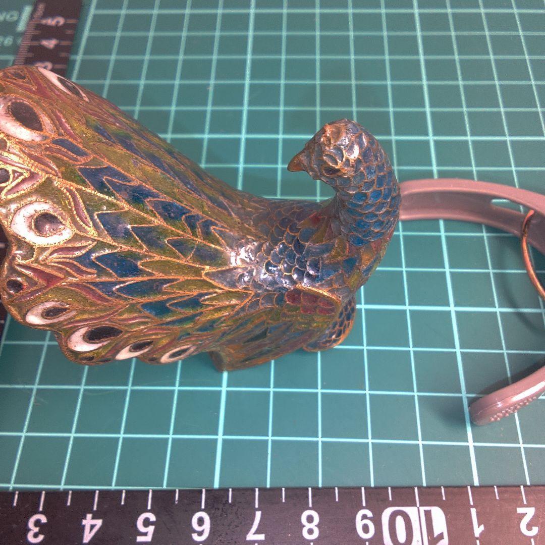 小物１ 七宝？ 孔雀デザインの金属製置物 つのがありません