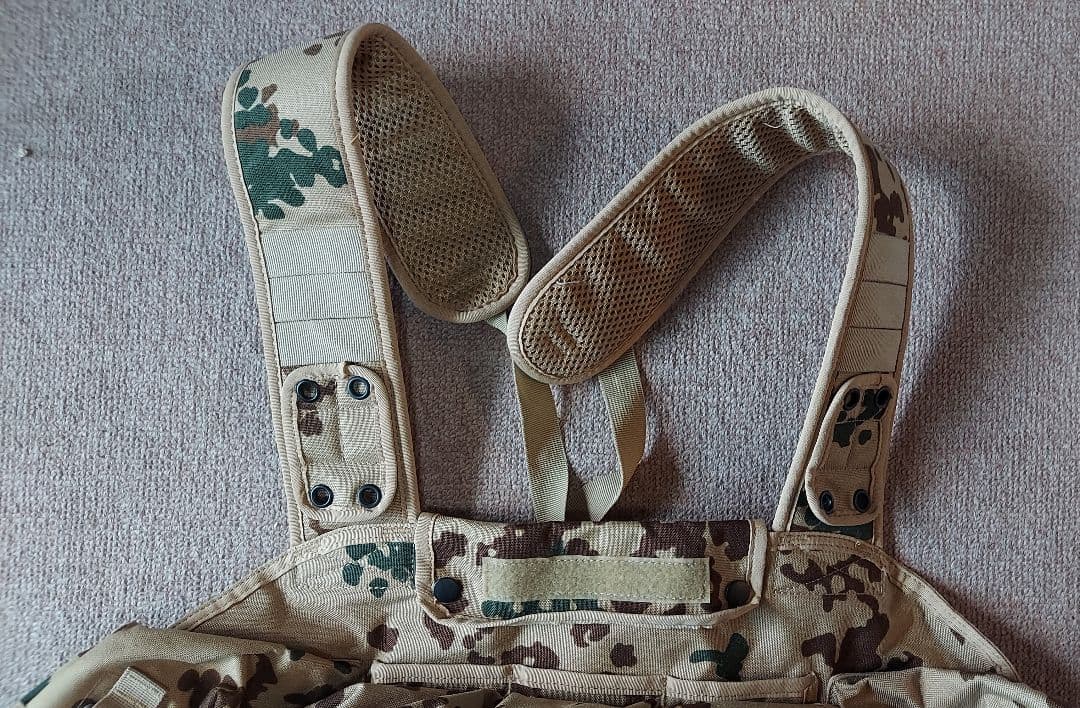 実物?　ドイツ連邦軍　フレックタン　チェストリグ