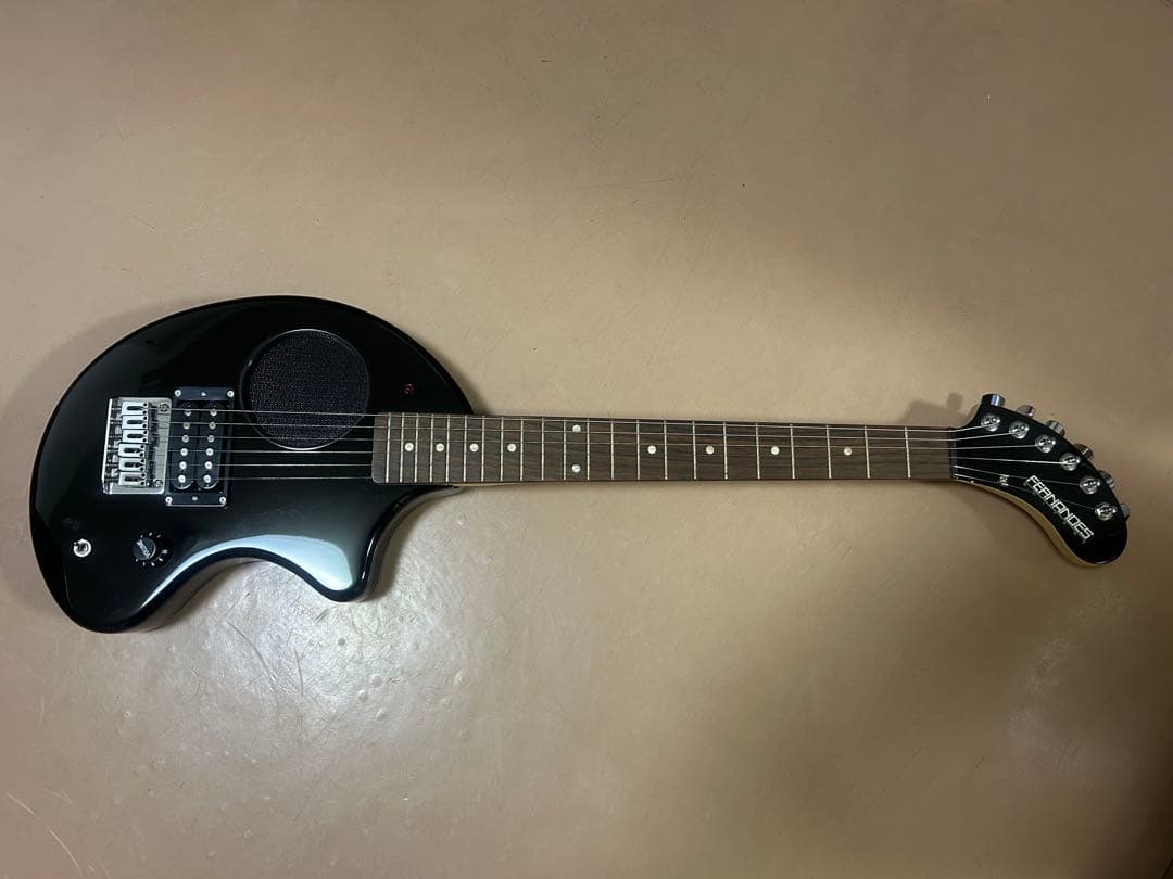 エレキギター アンプ内蔵ギターZO-3 ヘッドホーン端子付き。