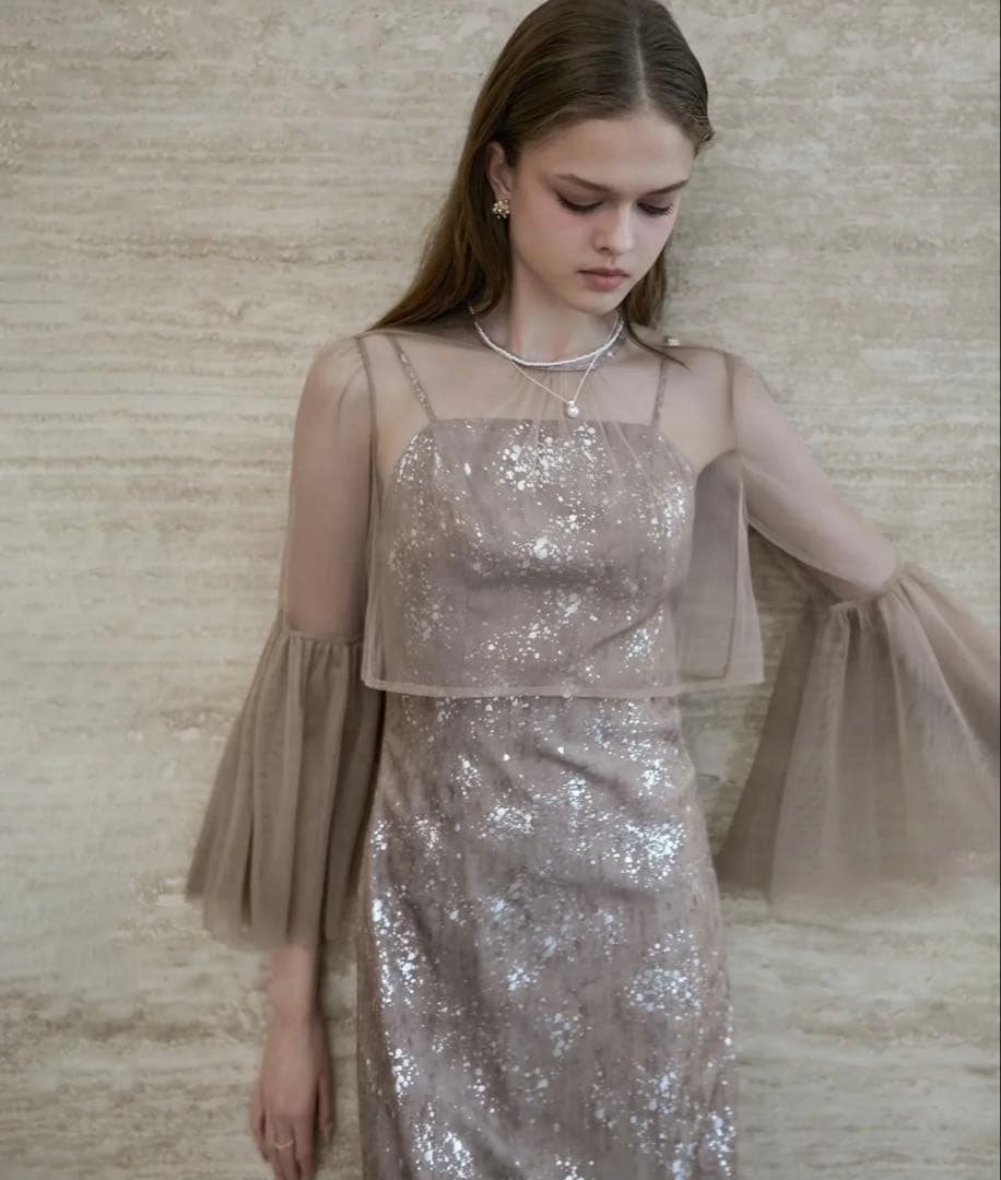 美品シアーチュールベルスリーブペイントIラインワンピースドレス　M / GRAY