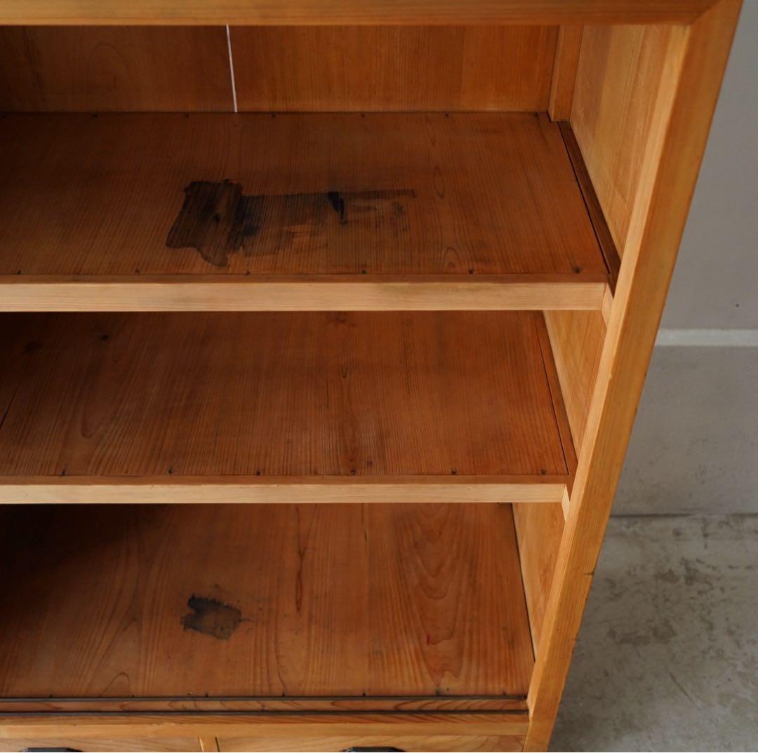 ダイヤガラスのキャビネット