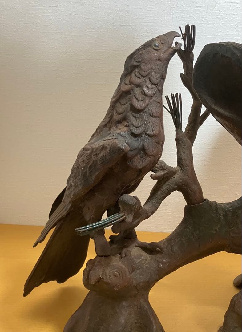 【金属工芸品/金属製】鷹　鳥　置物　縁起物　インテリア