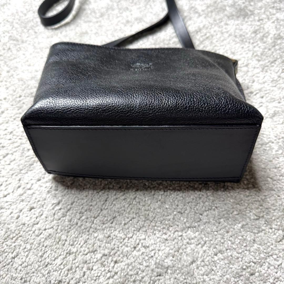 IL BISONTE イルビゾンテ ショルダーバッグ ブラック