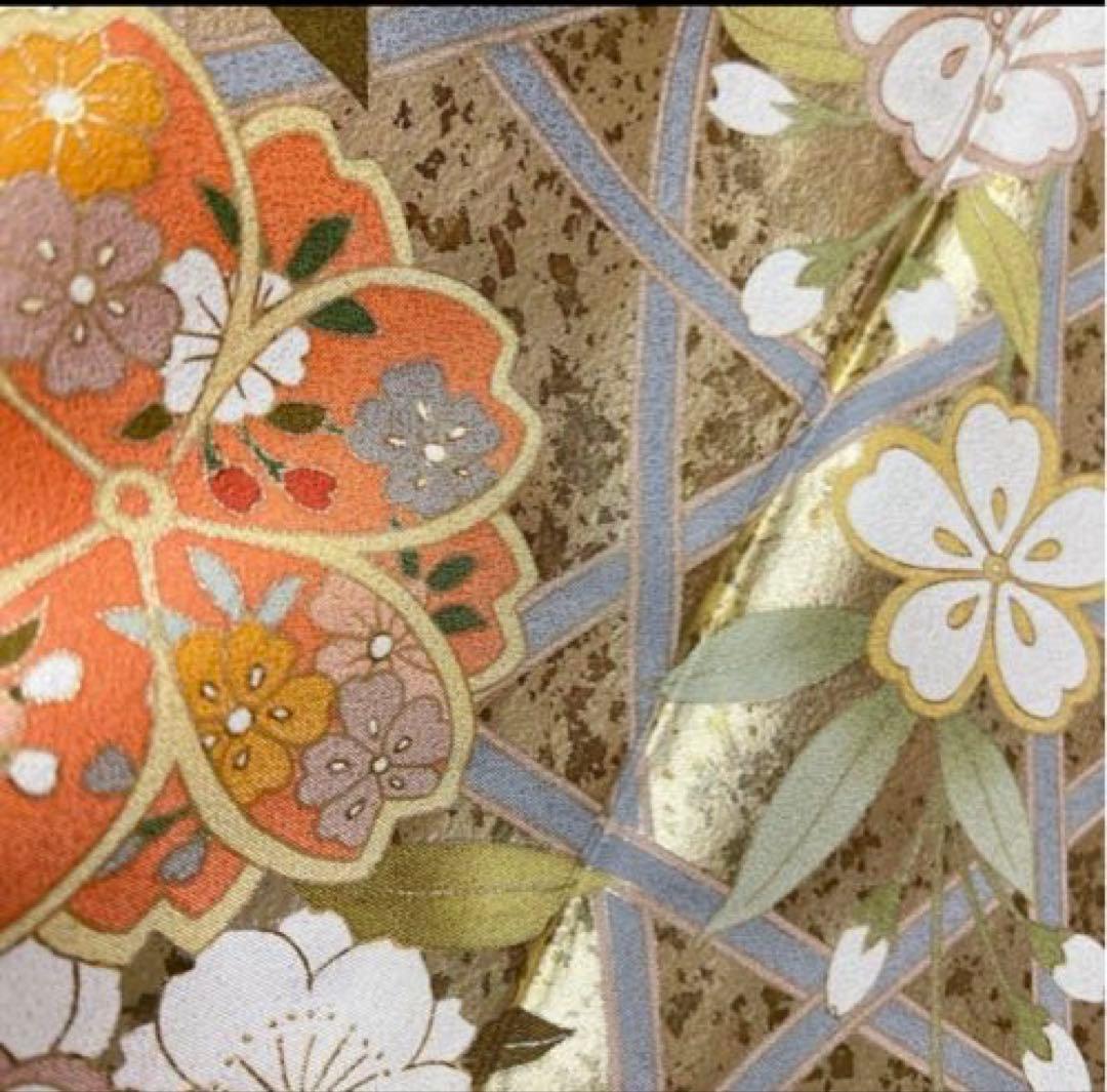 振袖　お着物　(赤ベース) 金駒刺繍　金彩　枝垂れ桜　桜花模様晴れの日　成人式