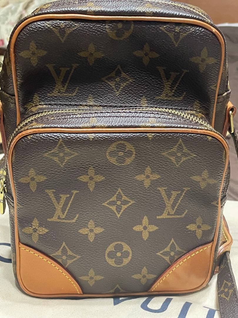 ストラップ根元も綺麗です。Amazon