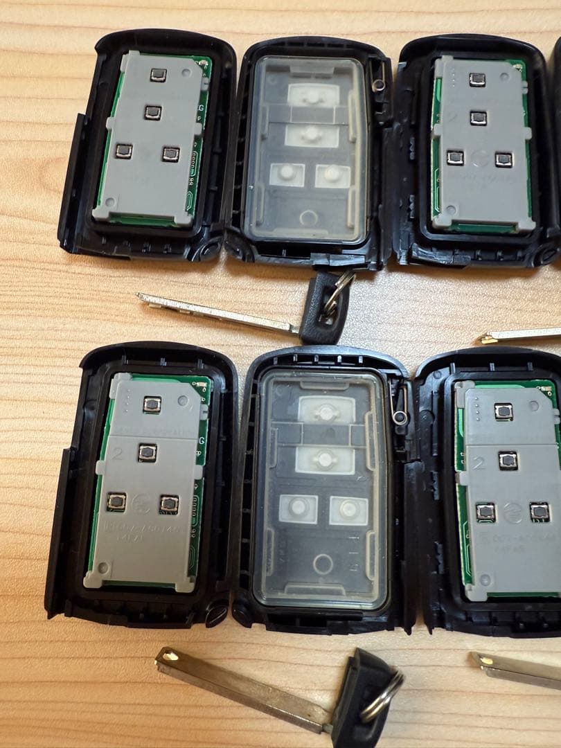 トヨタ純正 アルファードスマートキー (4つボタン) 4個 送料込み