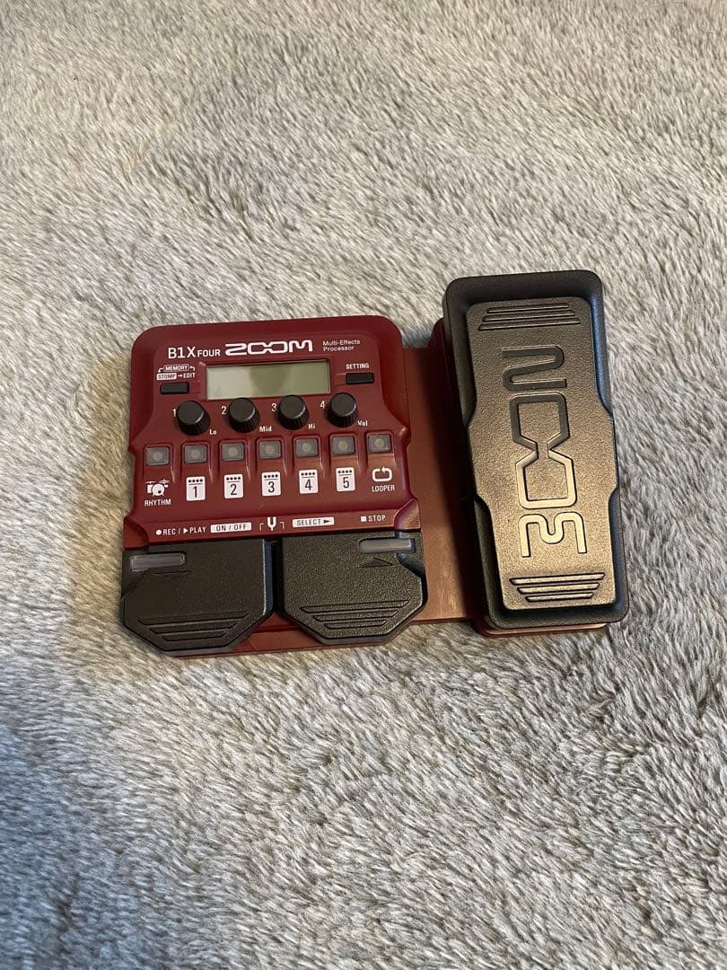 ZOOM B1X FOUR ベースマルチエフェクター