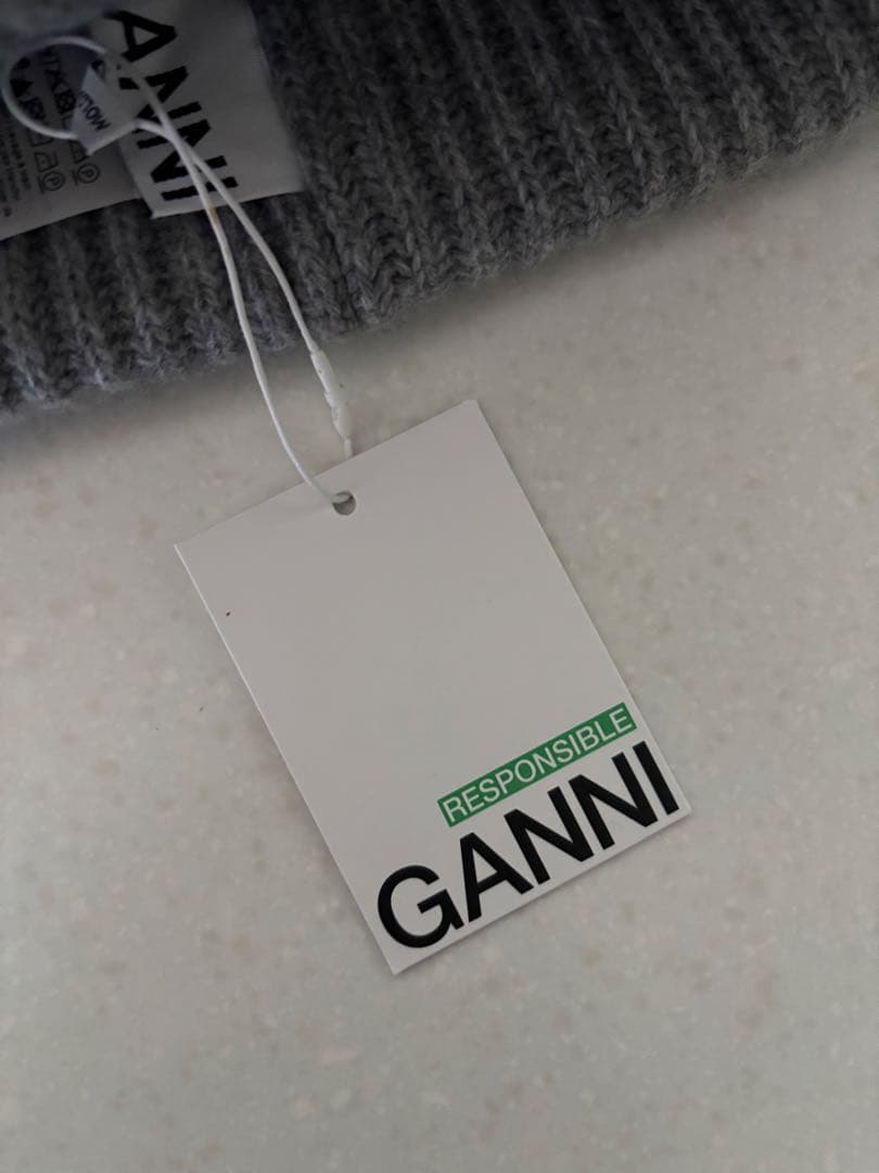 GANNI グレー ニット帽 (ほぼ新品)