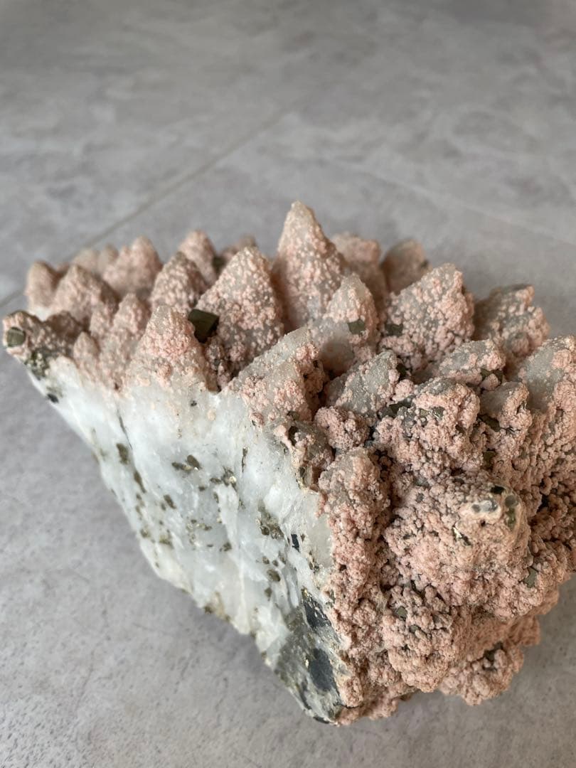 青森県尾太鉱山産　天然石約2.7㌔　ピンク　希少品