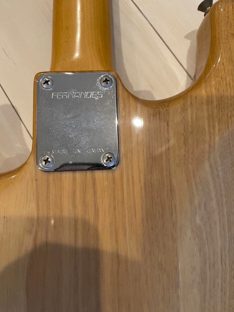 Fernandes ストラトキャスタータイプ エレキギター