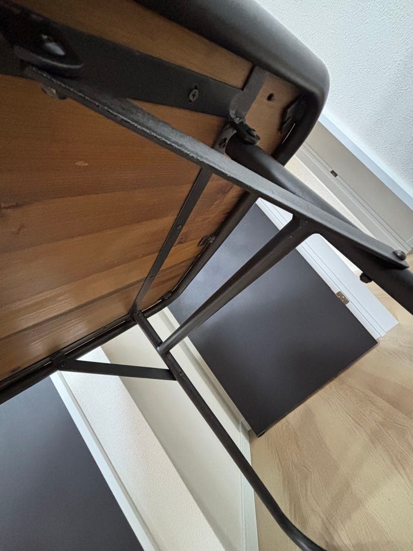 クラッシュゲート　アイアンダイニングテーブル