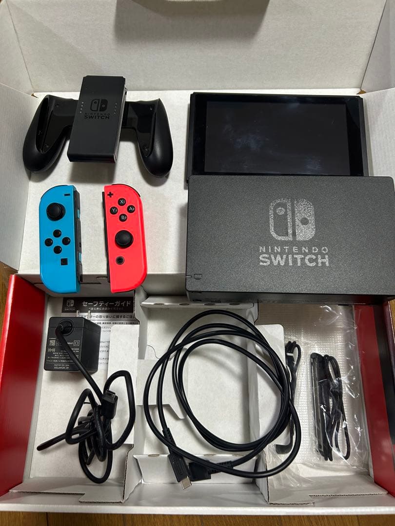 Nintendo Switch 本体 +Joy-Con充電グリップ2個