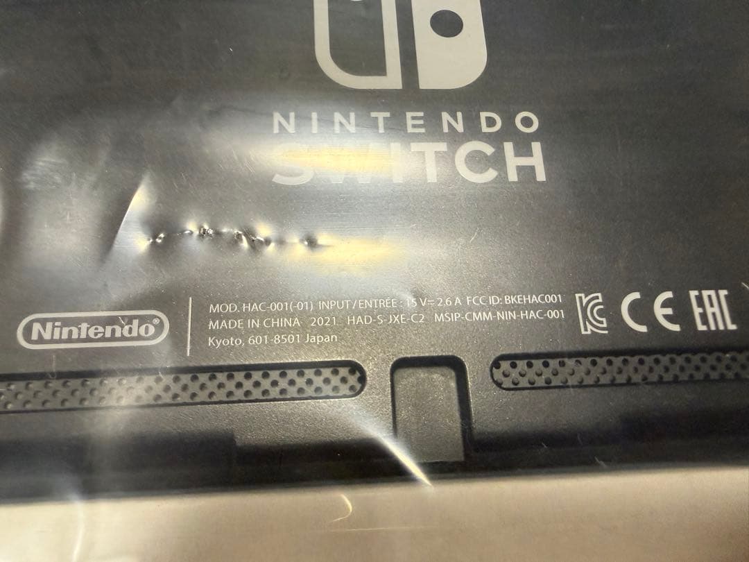 Nintendo Switch 本体 紫とオレンジのJoy-Conセット。