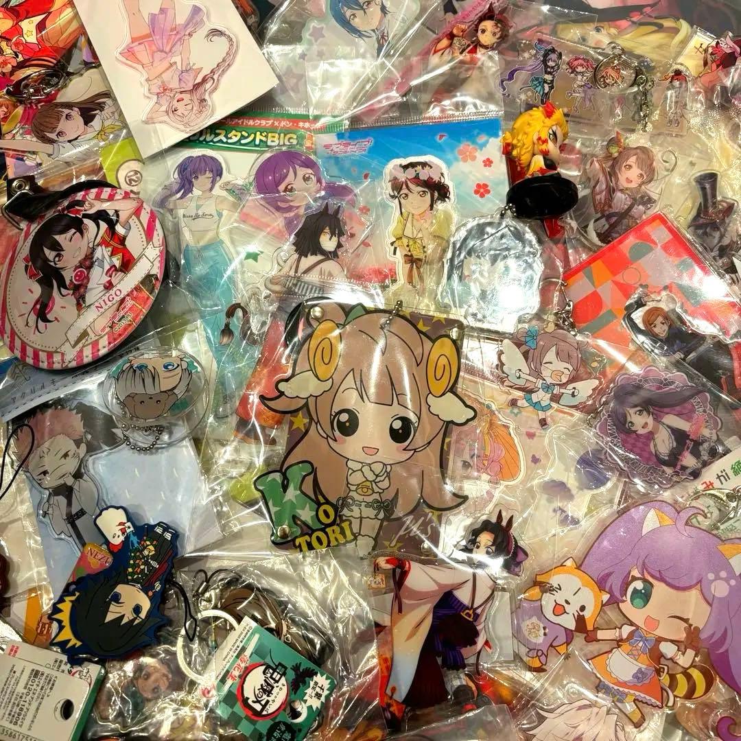 鬼滅の刃 ワンピース　ラブライブ　アニメグッズ　まとめ売り 大量　650点以上