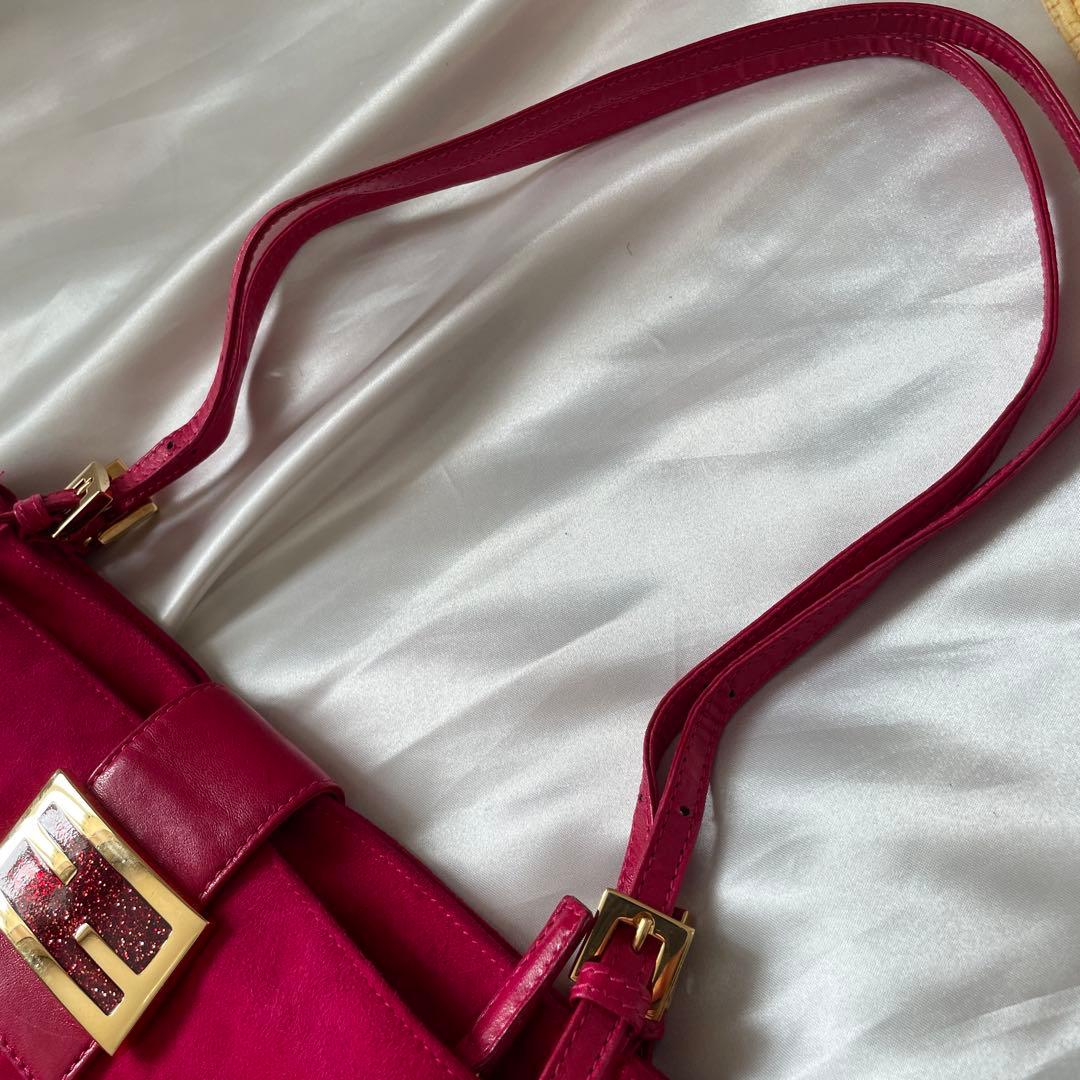 Fendi ピンク スエード ショルダーバッグ　マンマバケット