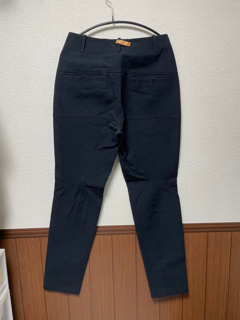 山内 超強撚⼆重織コットン・⽴体切替パンツ 黒2