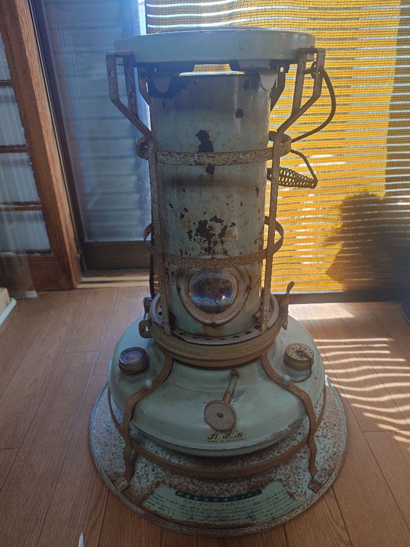 まだまだ現役使用中アラジン石油ストーブ。