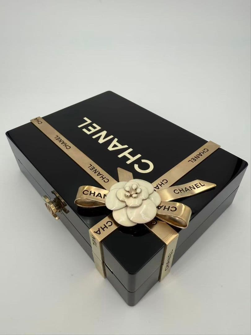 CHANEL ギフトボックス ミノディエール クラッチ