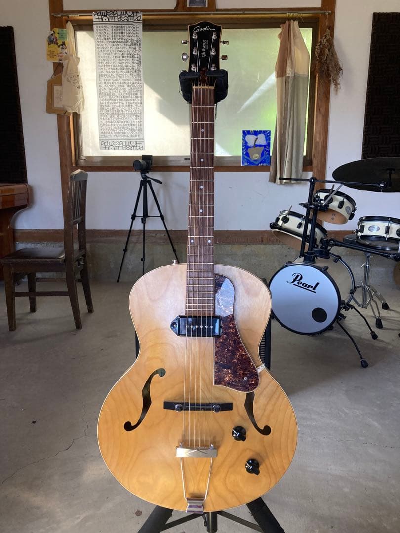 Godin 5th Avenue セミアコースティックギター