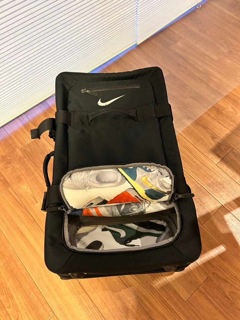 Nike 黒 キャリーケース 2輪