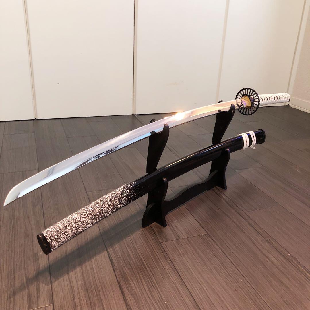 高級模造刀　高級居合刀　菊一文字拵え　黒鞘白飛沫　優勢刃紋刀身　白拵え