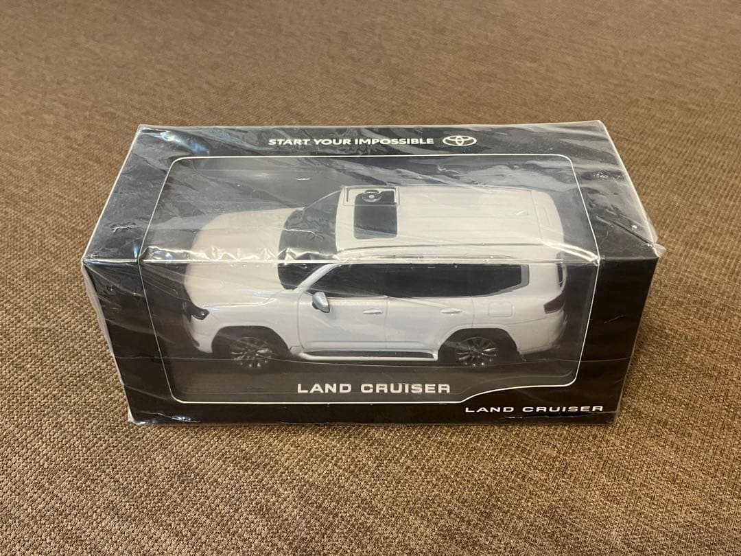 ランドクルーザー300 ミニカー　カラーサンプル　プレシャスホワイトパール