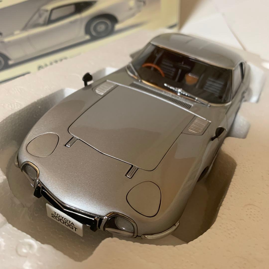自動車 TOYOTA 2000 GT COUPE 1:18 AUTOart silver