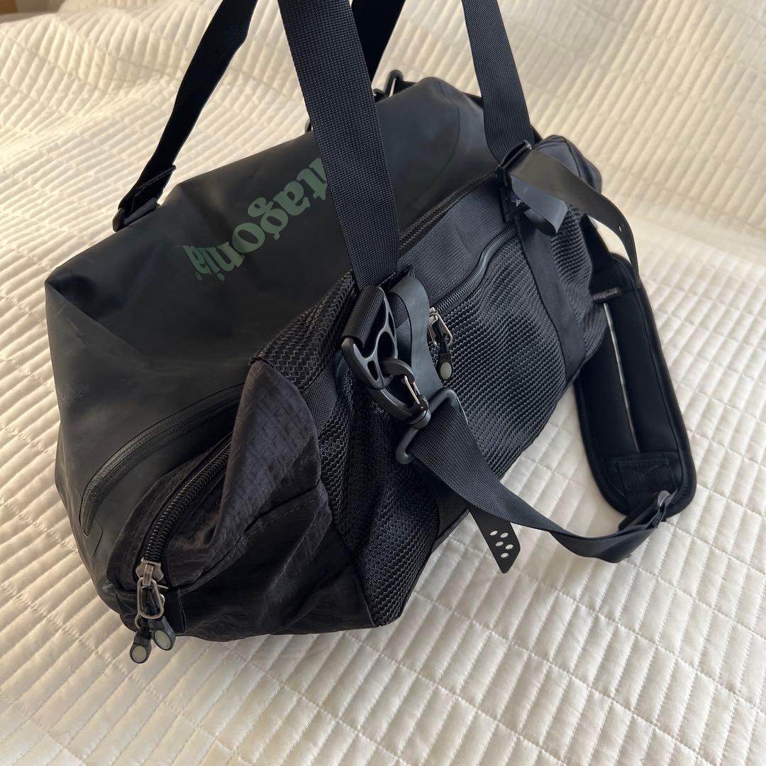 Patagonia ブラック ダッフルバッグ 防水